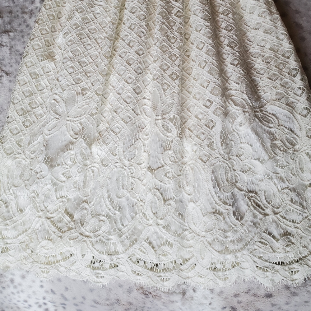 Sleeveless lace dress - Picture 3 of 3